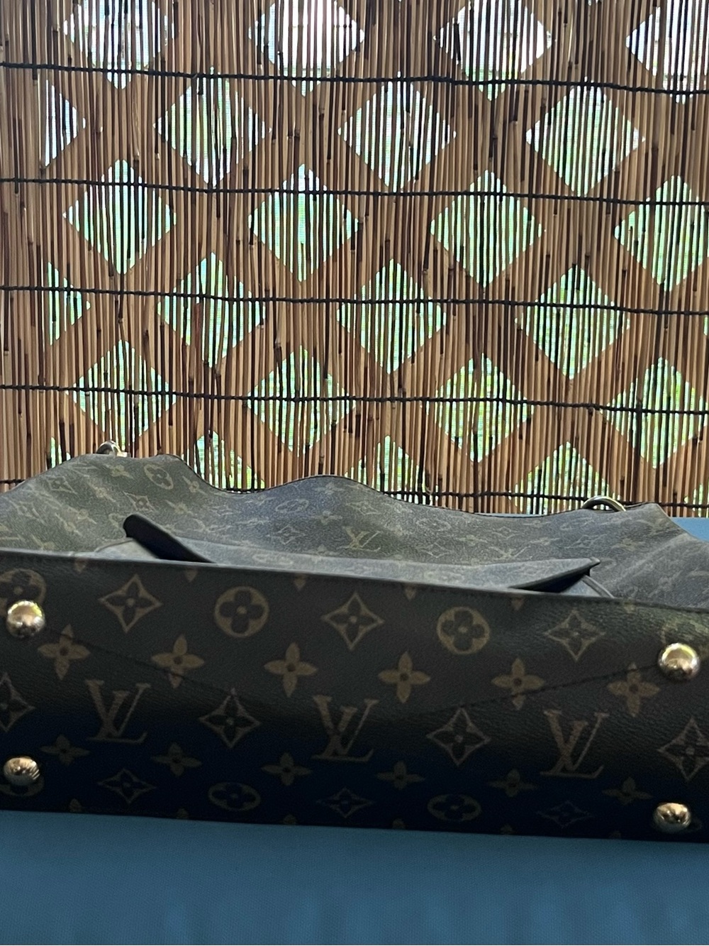 Brown Monogram Canvas with an iconic logo & Shoulder strap. - Picture 10 of 12
